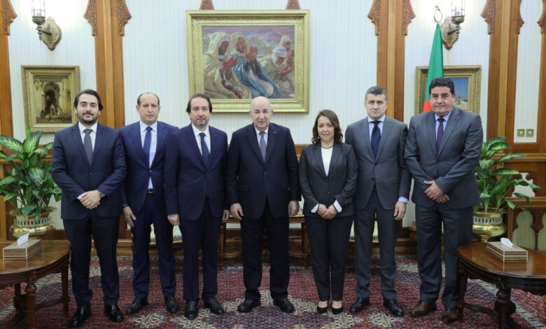 صورة رئيس الجمهورية يستقبل وفدا عن مجلس تجديد الاقتصاد الجزائري