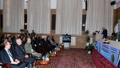 صورة الأمين العام لوزارة الدفاع يشرف على افتتاح ملتقى وطني حول “تحولات الاقتصاد العالمي والأمن الوطني للجزائر”