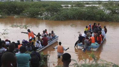 صورة وفاة 42 شخصا على الأقل جراء انهيار سد في كينيا 