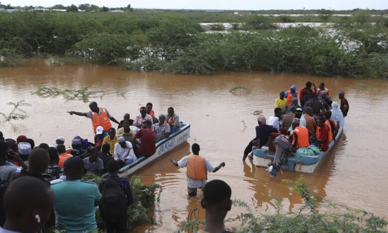 صورة وفاة 42 شخصا على الأقل جراء انهيار سد في كينيا 