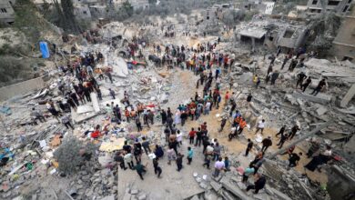 صورة في اليوم الـ200 من العدوان الصهيوني.. شهداء وجرحى في قصف على مناطق متفرقة بقطاع غزة