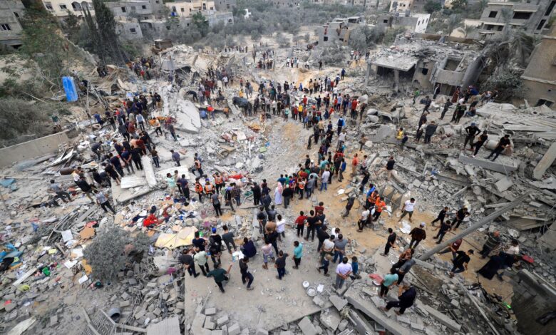 صورة في اليوم الـ200 من العدوان الصهيوني.. شهداء وجرحى في قصف على مناطق متفرقة بقطاع غزة