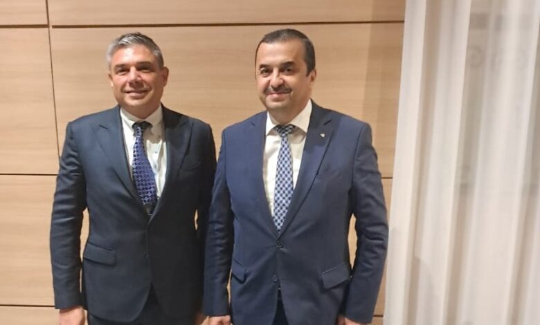 صورة وزير الطاقة يتباحث بتورينو مع الرئيس المدير العام لبيكر هيوز حول فرص  الاستثمار في الجزائر