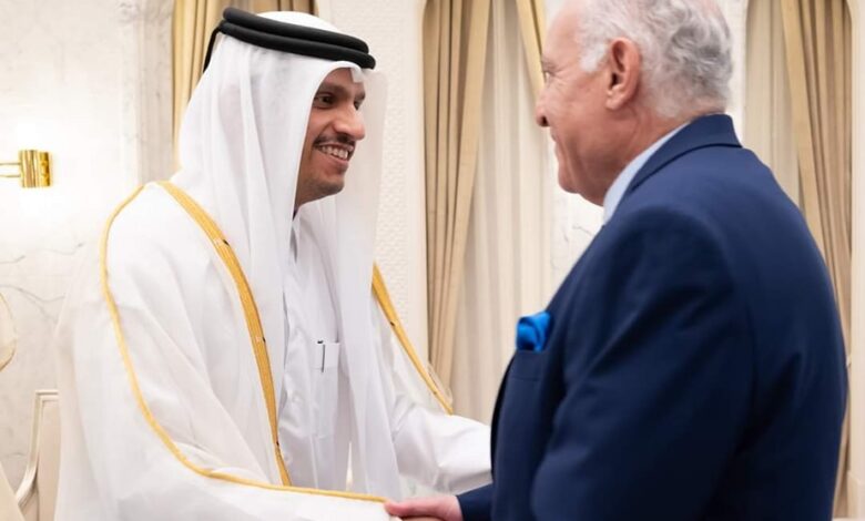 صورة وزير الخارجية يستقبل بالدوحة من قبل رئيس مجلس الوزراء وزير خارجية دولة قطر