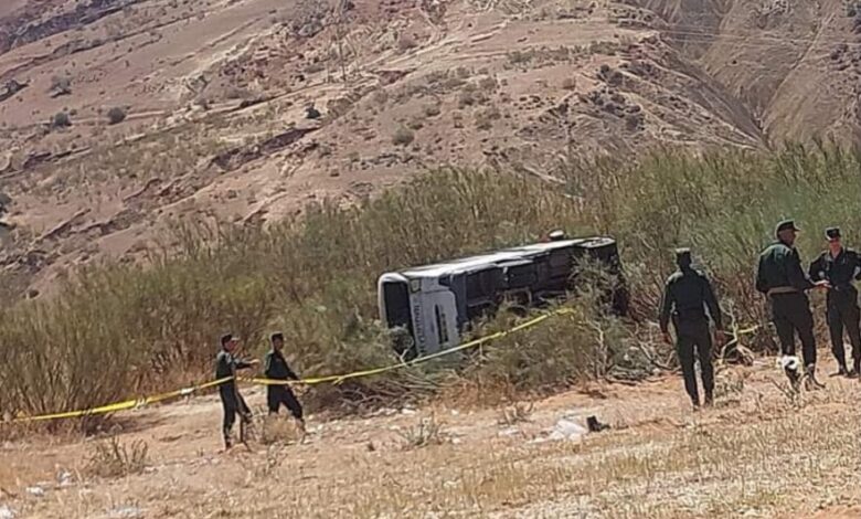 Photo de Mostaganem : deux morts et 16 blessés suite au renversement d’un bus à Oued El Kheir