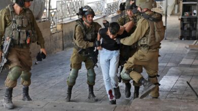 صورة قوات الاحتلال الصهيوني تعتقل 28 فلسطينيا من مناطق متفرقة بالضفة الغربية
