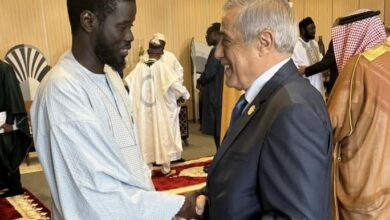 صورة القمة الـ15 لمنظمة التعاون الاسلامي ببانجول : الوزير الأول يلتقي بالرئيس السنغالي على هامش الافتتاح الرسمي للأشغال